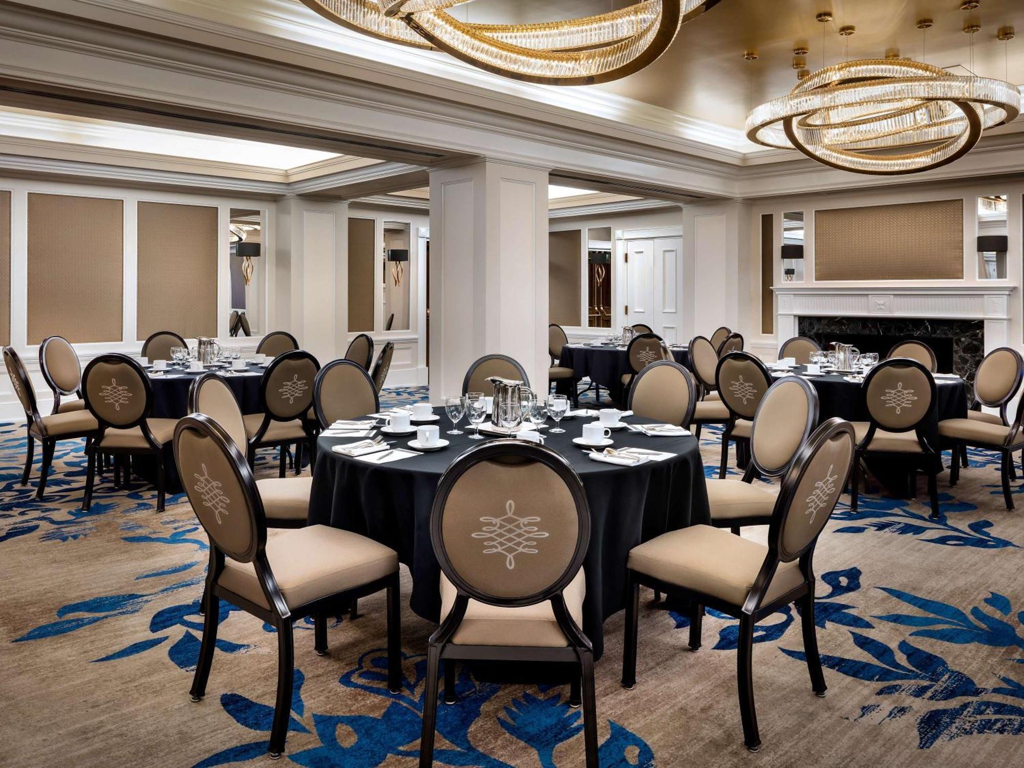 ויקטוריה Fairmont Empress Hotel מראה חיצוני תמונה The ballroom at the Ritz-Carlton, Tysons